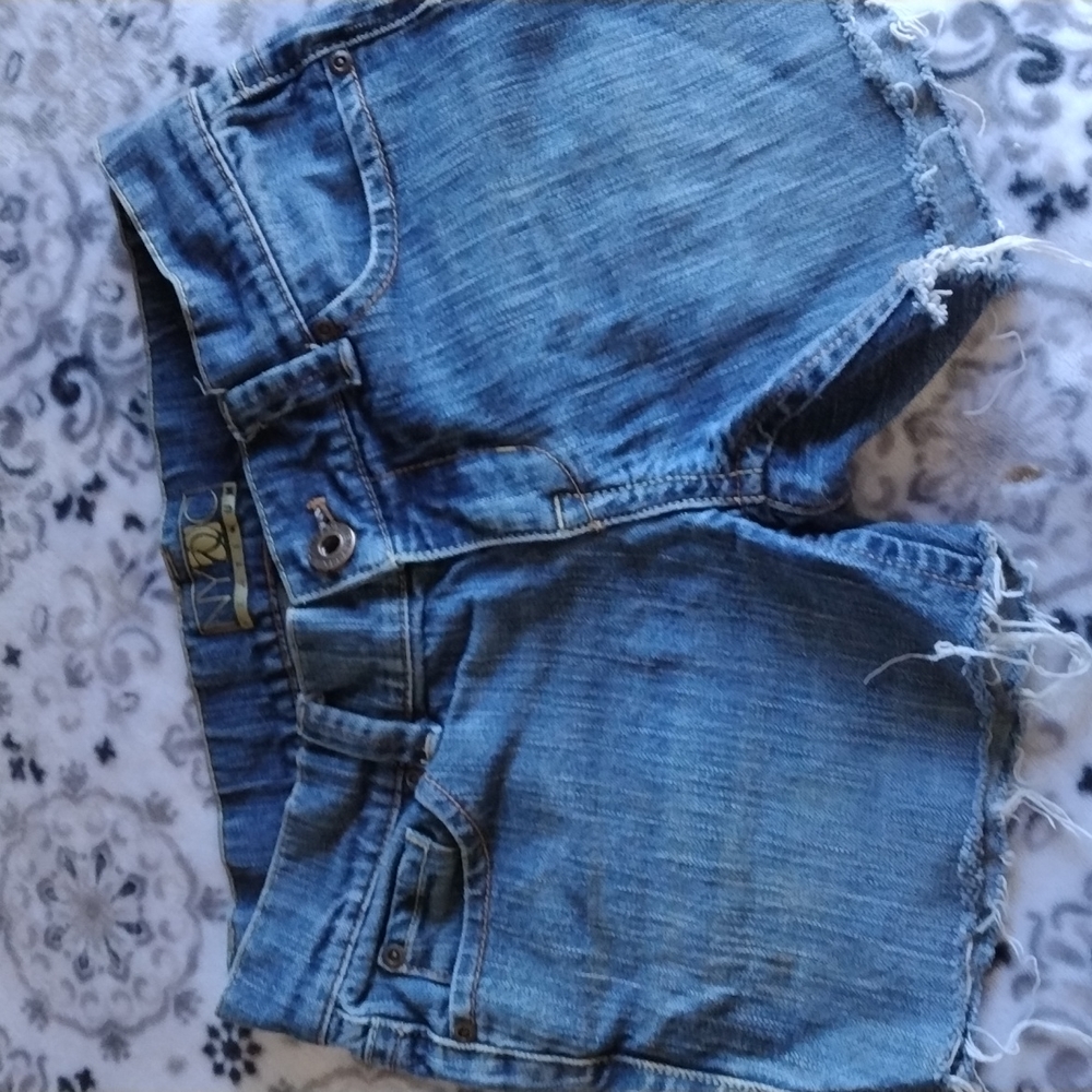 New York & Company Low Rise Tomboy Cutoffs Shorts Embroidered Pockets Sz 4
